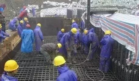 郑州暴雨在即，砼浇筑途中突发暴雨，怎样应对？